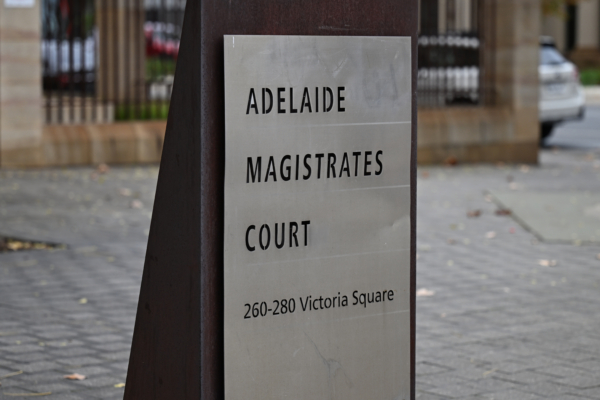 Aussenansicht des Adelaide Magistrates Court, verwendet in einem Bericht der Epoch Times Australia. Das Bild zeigt den Ort der gerichtlichen Behandlung, nicht Ozai zu Lebzeiten und nicht die Wohnung des Vorfalls.