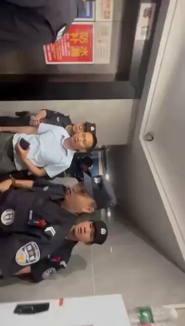 现场视频封面：警民沟通场景