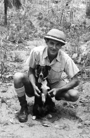 Oeffentliches historisches Bild von Gunner und seinem Betreuer Percy Westcott. Bildquelle: Wikimedia Commons / oeffentliche Materialien im Umfeld des Australian War Memorial, lokal gespeichert.