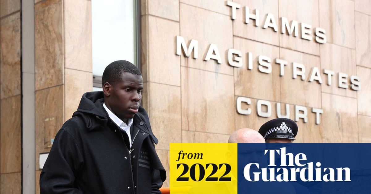 Kurt Zouma vor dem Thames Magistrates Court. Quelle: Guardian / Reuters, lokal archivierte Seitenkopie; dies ist kein Bild der Verletzungsszene.