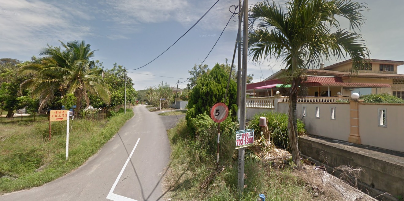 Bild aus oeffentlicher Berichterstattung, lokal gespeichert: Malaysia: Hund an Auto gekettet und zu Tode geschleift. Bildquelle: MustShareNews: Dog dies after being chained to car in M'sia & dragged.