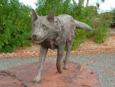 Statue von Red Dog. Bildquelle: Wikimedia Commons, lokal gespeichert.